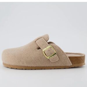 NWOB Cushionaire Wool Clogs size 9